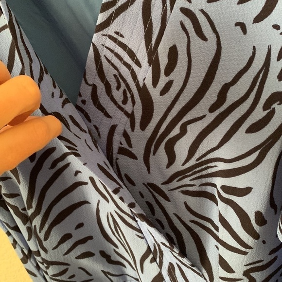 Eliza J Print Faux Wrap Tiered Flutter Sleeve V Neck Dress - Picture 14 of 14